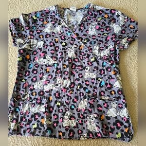 🌈Disney 101 Dalmatians Scrub Top Size Small – Colorful Leopard Print